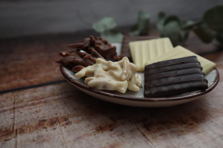 Mandelsplitter und Waffelblättchen